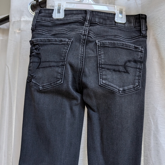 AMERICAN EAGLE BLACK DISTRESSED JEANS - Picture 5 of 6